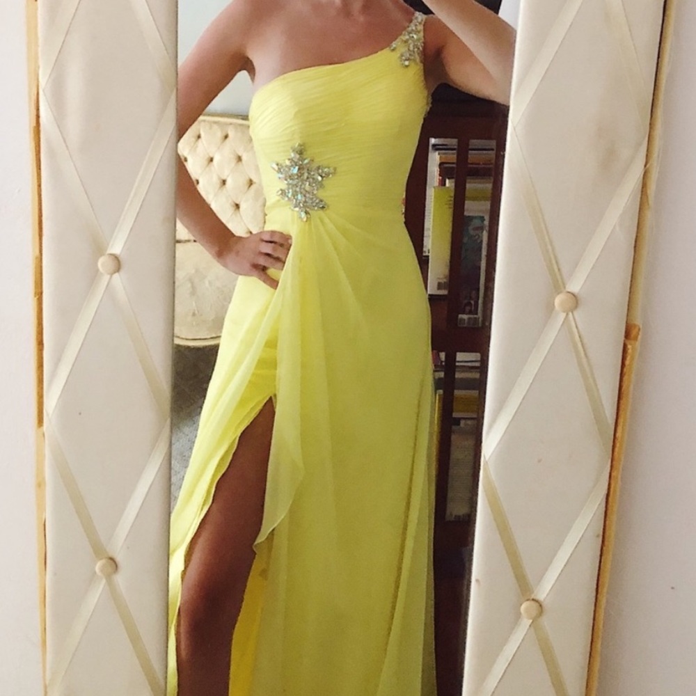 Mac Duggar yellow Prom dress with slit